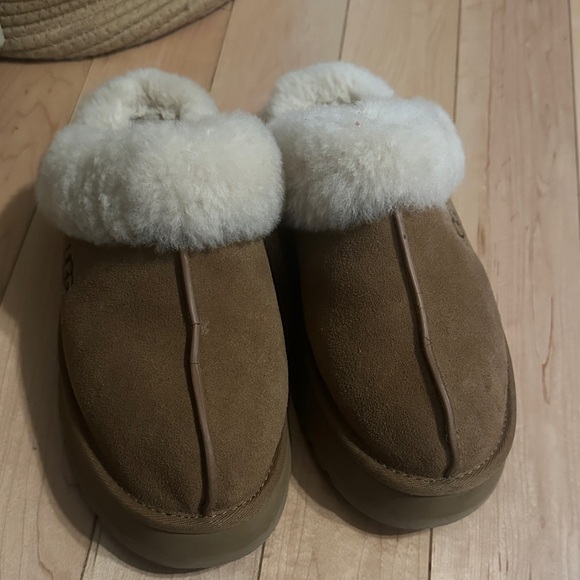 UGG Chestnut Suede Slippers with Soft White Lining - Picture 4 of 5